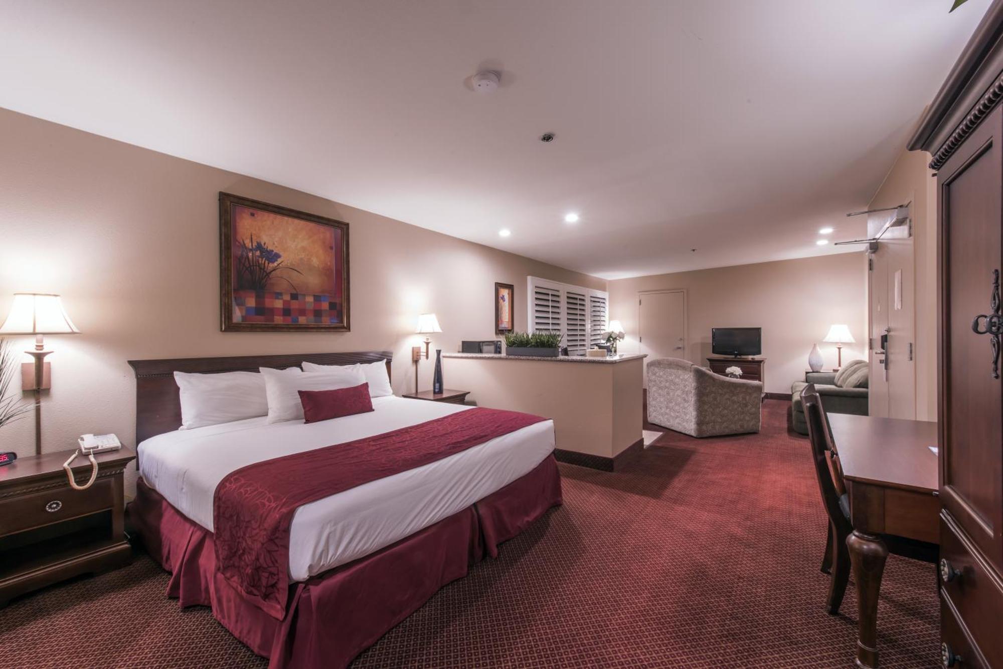 Executive Suite King Bed,121949104:JPEG